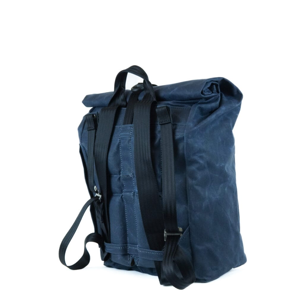 THE URBAN TRAVELLER in Blau von hinten: Tragegurte und Rückenpolster