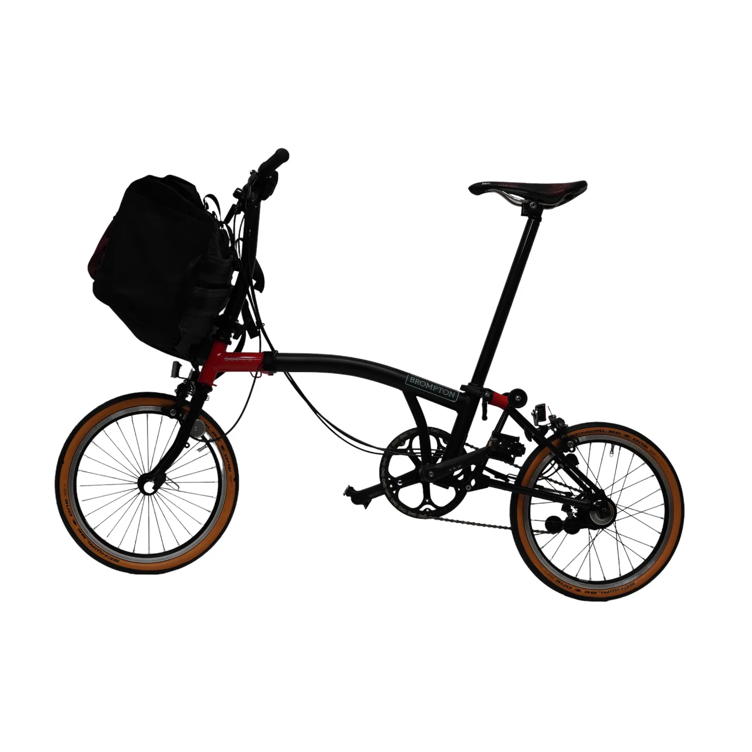 Fahrbereites Brompton mit der QUER am Front-Trägerblock, Seitenansicht