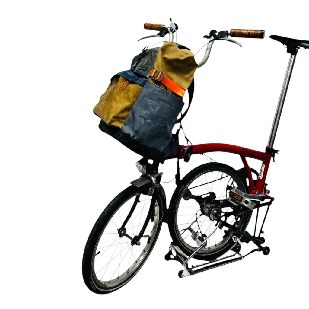 THE PRO in Bunt am roten Brompton, Dreiviertelansicht